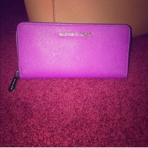 Michael kors jet set wallet!!