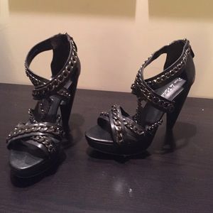 Black leather heel with silver chains