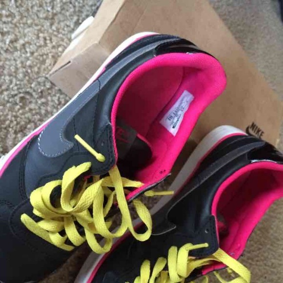 nike - Picture 4 of 4