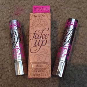 Benefit Fake Up