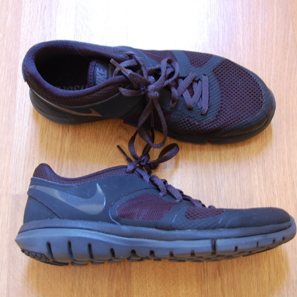 Solid Black Nike Flex