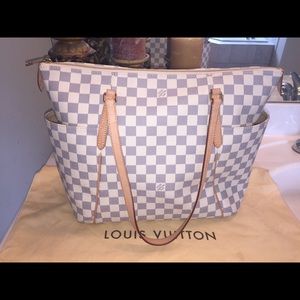 💰SOLD💰 Louis Vuitton Totally MM