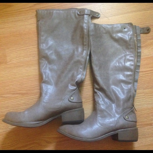 Knee boots! Offers welcome!