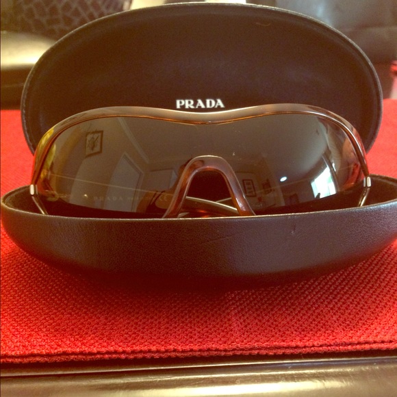 Prada sunglasses - Picture 1 of 4