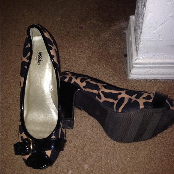 Shoes - Picture 2 of 2