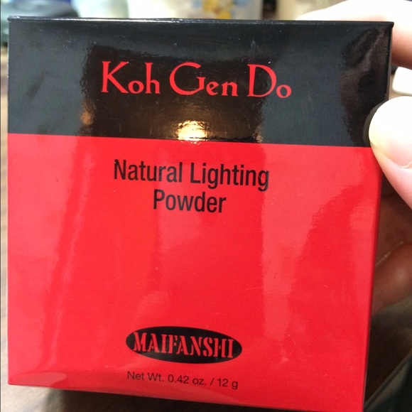 Koh Gen Do natural lighting powder