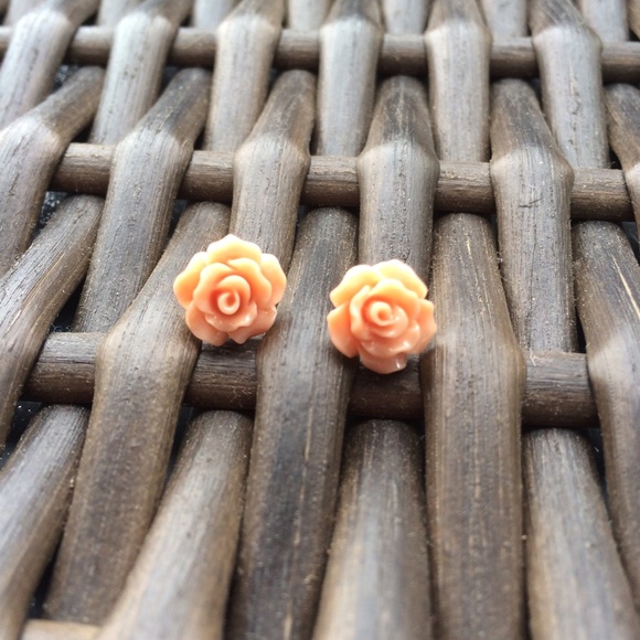 Nude Rose Earrings