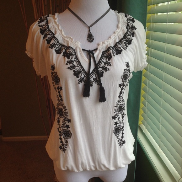 Embroidered boho top - Picture 1 of 4