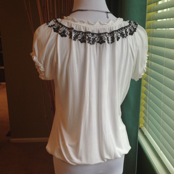 Embroidered boho top - Picture 2 of 4