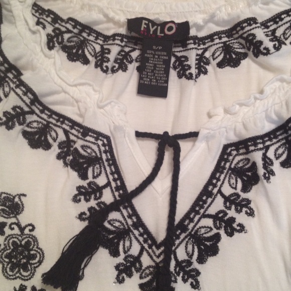 Embroidered boho top - Picture 3 of 4