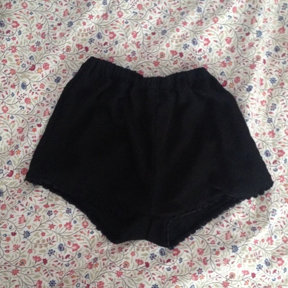 black brandy Melville lace shorts