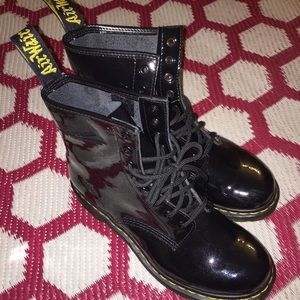 BLACK SHINY DR. MARTENS 9 WOMEN