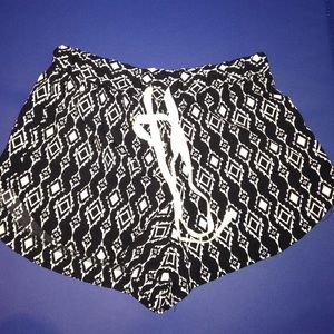 Black/White printed shorts