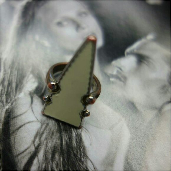 Triangle statement ring