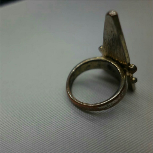 Triangle statement ring - Picture 3 of 4