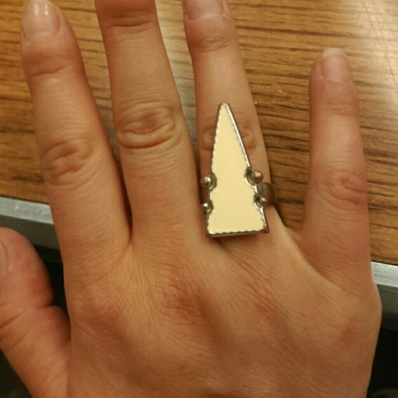 Triangle statement ring - Picture 4 of 4