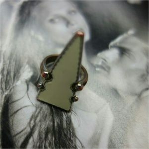 Triangle statement ring