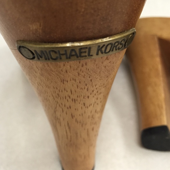 Heels - Picture 4 of 4