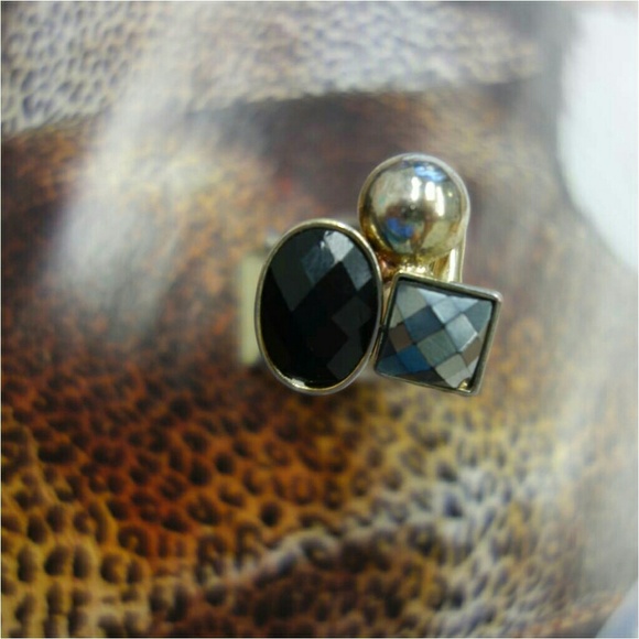 Hinged statement ring - Picture 2 of 4