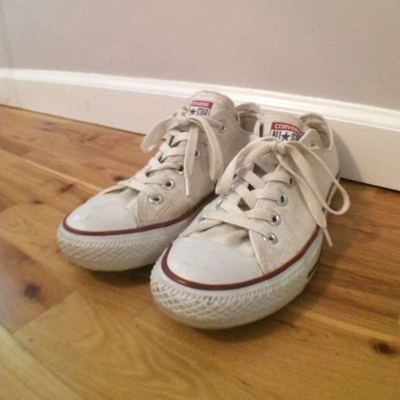 White converse (low top)