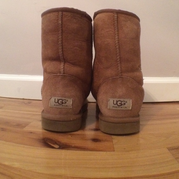 UGG (chestnut short bootie)