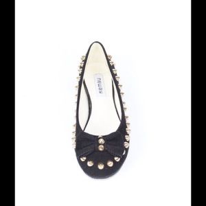 Edgy ballet flats with spikes