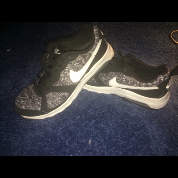 Black and White Nike Air Max