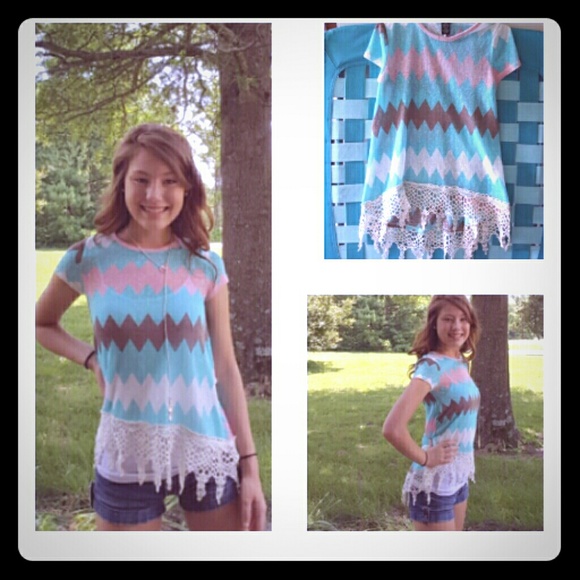 . RUE 21. chevron top