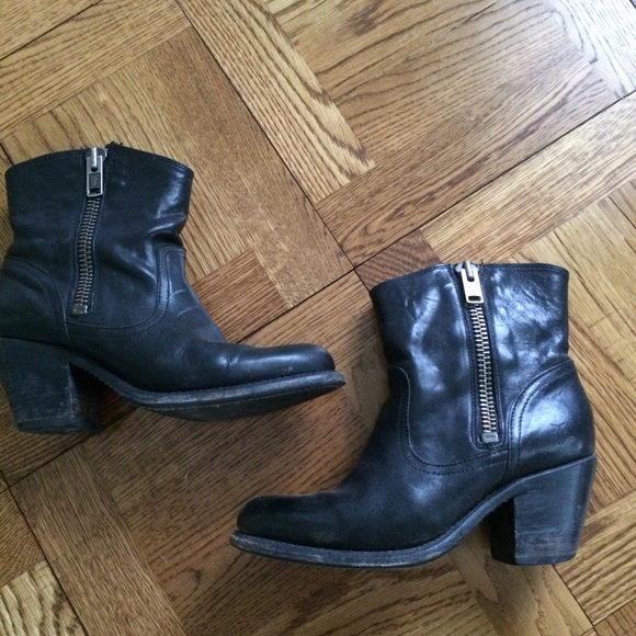 Frye black zip shortie boot