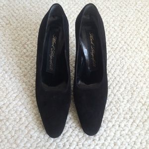 Karl Lagerfeld black suede heels