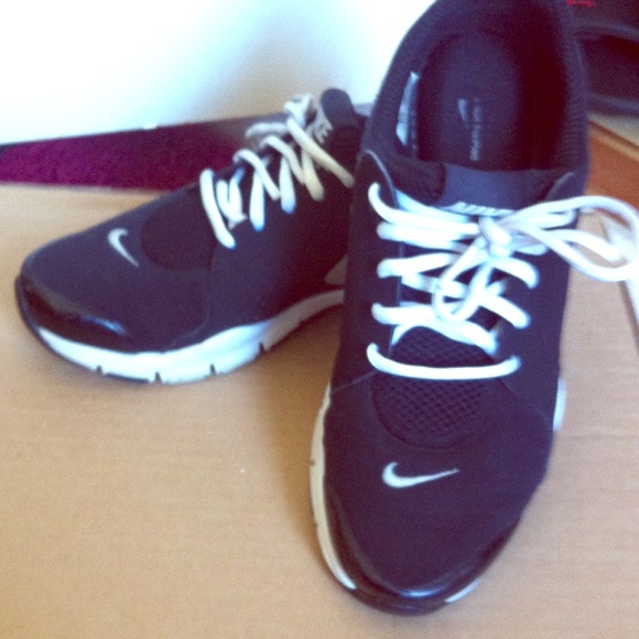 Nike tennis shoes
