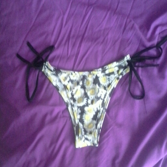 Sexy Daisy String Bikini NEVER WORN - Picture 3 of 4