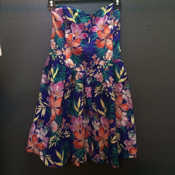 Hawaiian Patterned dress - Picture 1 of 3