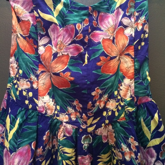 Hawaiian Patterned dress - Picture 2 of 3
