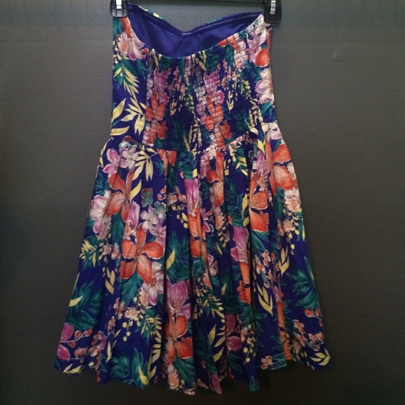 Hawaiian Patterned dress - Picture 3 of 3