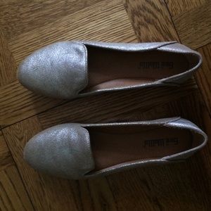 Anthropologie gold loafer size 7