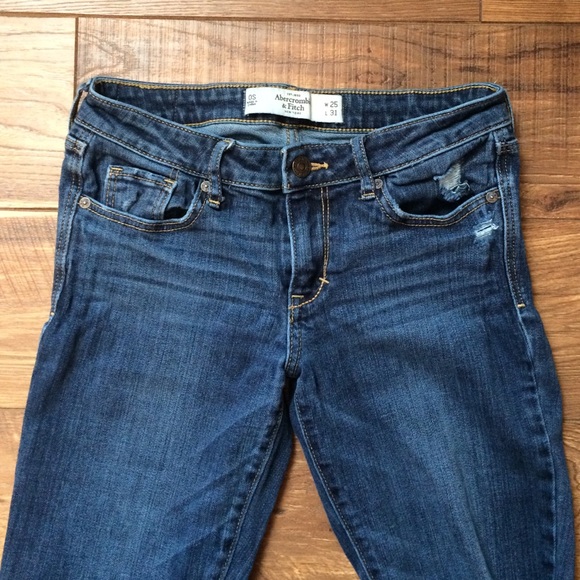 Distressed Abercrombie jeans - Picture 2 of 4