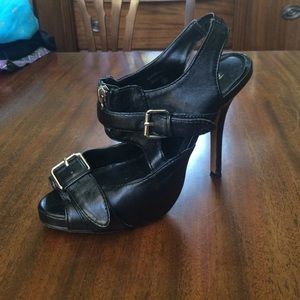 Black pumps