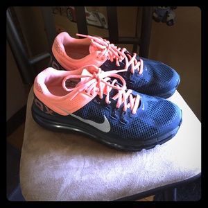 Size 10 Nike Airmax shoes