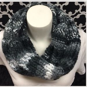 LISTING Infinity Gray Cable Knit Scarf LISTING Infinity Gray Cable Knit Scarf