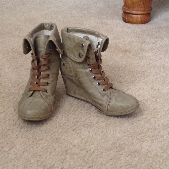 Wedge sneaker heels✨SALE✨