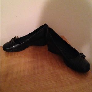 ✨💯Anthropologie black wedges size 7.5