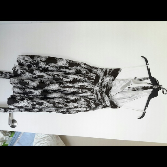 NWT Antonio Melani halter dress size 0 - Picture 3 of 4