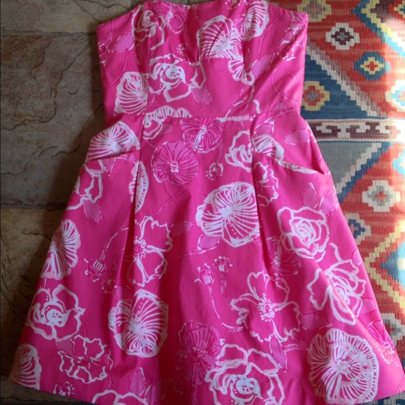 Lilly Pulitzer strapless dress.
