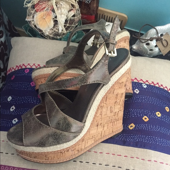 Golden Rustic Wedges - Picture 2 of 4