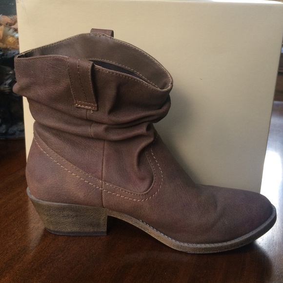 Cognac Kasey Boots - Picture 3 of 4