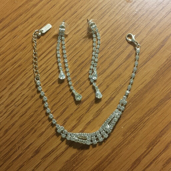 Dimond Costume Jewelry: Bracelet and Earings