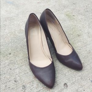 7  1/2 M Tahari heels, gray (gently used)
