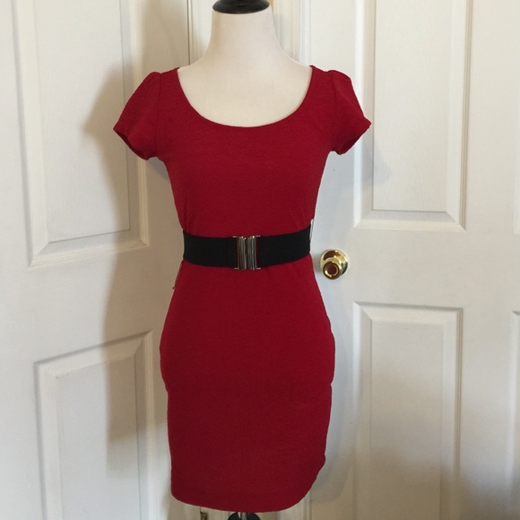 ♥️Forever 21 Red Textured Belted Dress Small