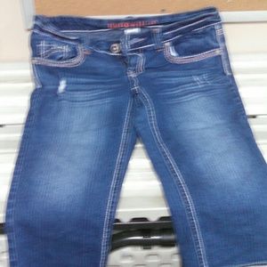 Flap pocket capri jeans